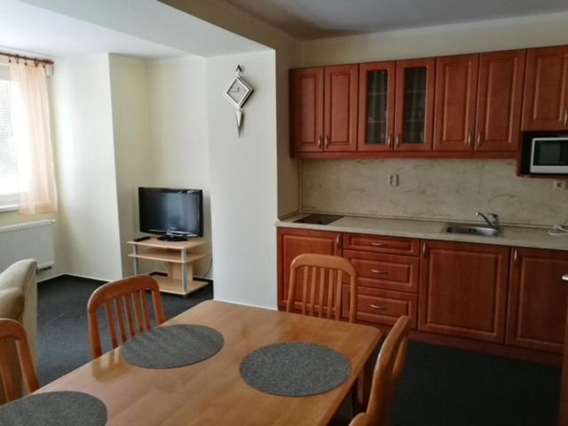 3 Izbovy Krasny David A7 V Tatranskej Strbe Apartmán *